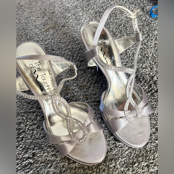 = A TOUCH OF NINA Satin Studded Strappy Heels Sz 6 - Picture 3 of 6